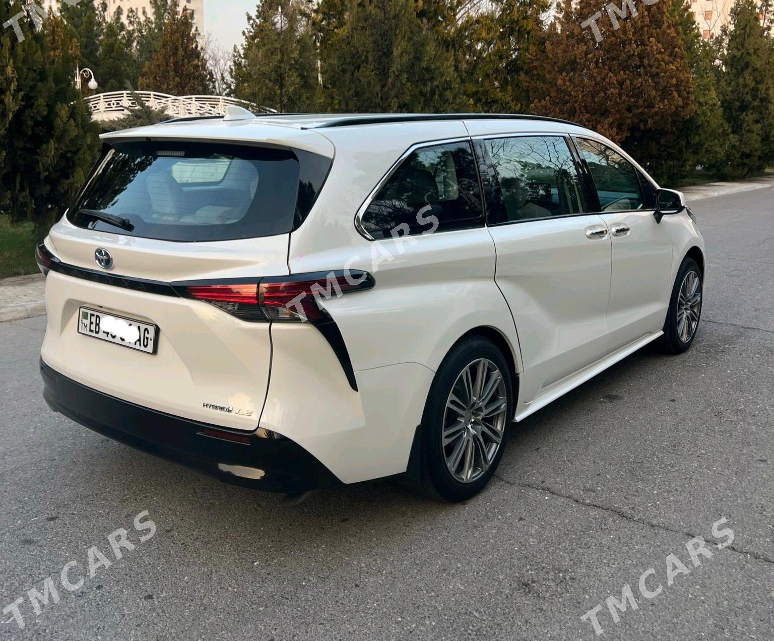 Toyota Sienna 2022 - 435 000 TMT - Нефтегаз (ул. Андалиб-Юбилейная) - img 3