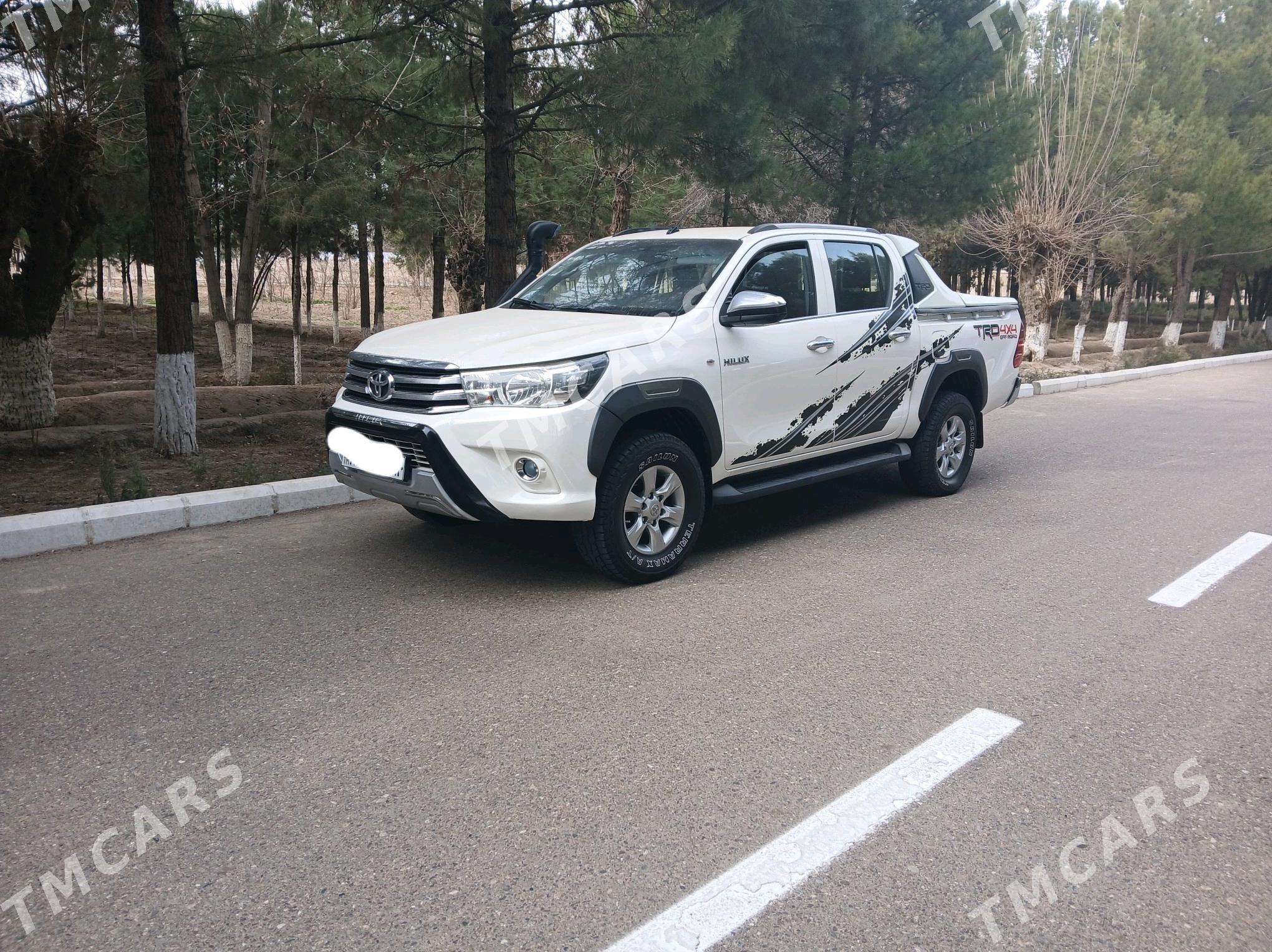 Toyota Hilux 2019 - 490 000 TMT - Мары - img 2