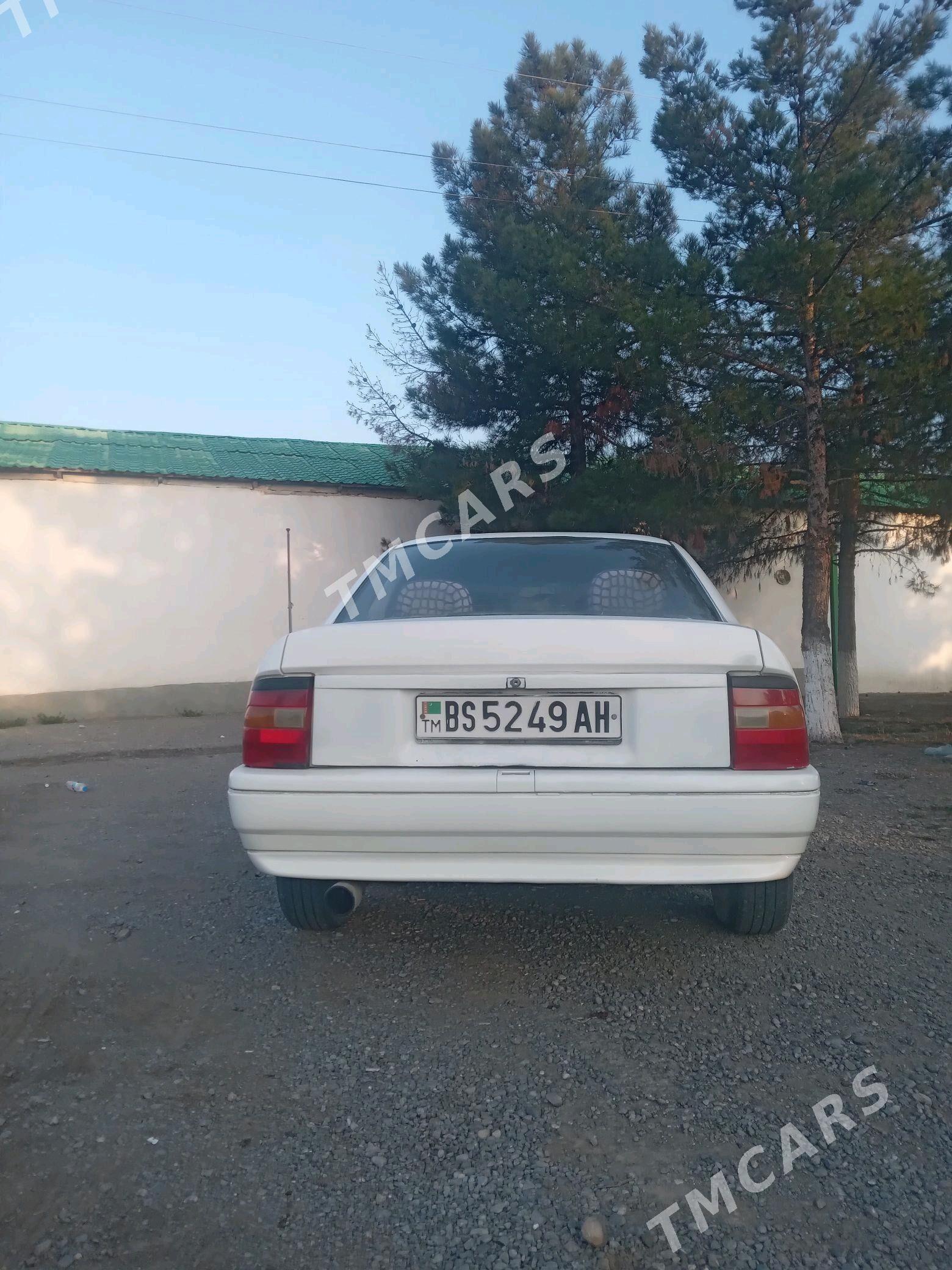 Opel Vectra 1990 - 30 000 TMT - Bäherden - img 3