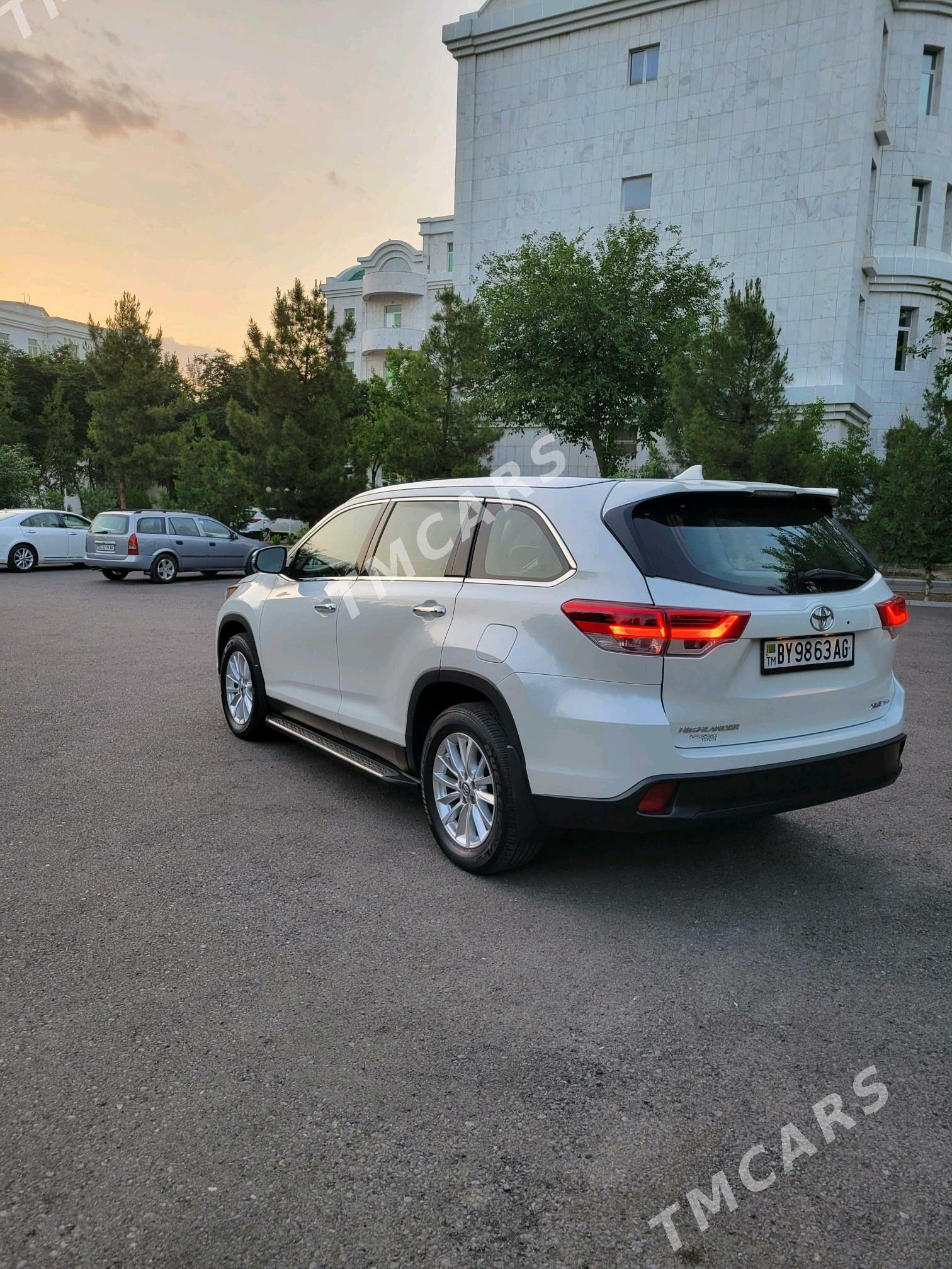 Toyota Highlander 2019 - 390 000 TMT - Бедев - img 5