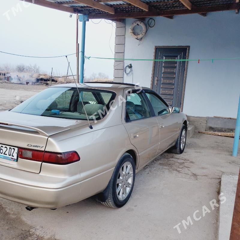 Toyota Camry 1998 - 108 000 TMT - Губадаг - img 2