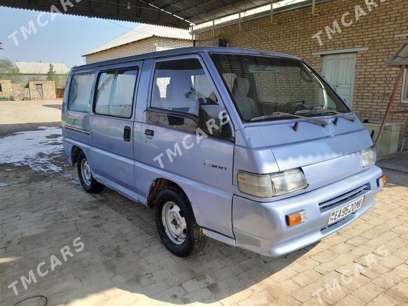 Toyota Hiace 1993 - 50 000 TMT - Туркменгала - img 2