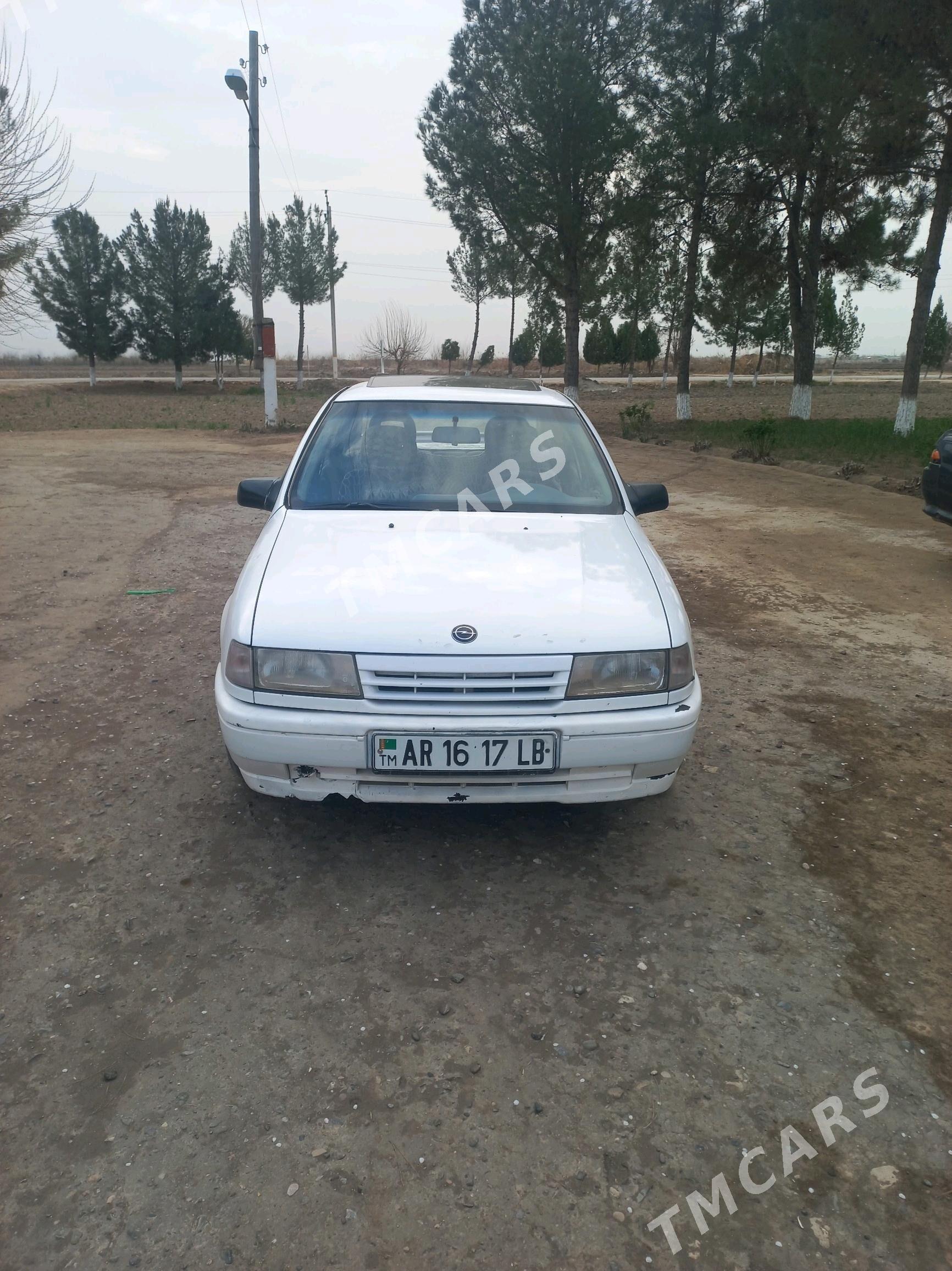 Opel Vectra 1989 - 40 000 TMT - Dänew - img 2