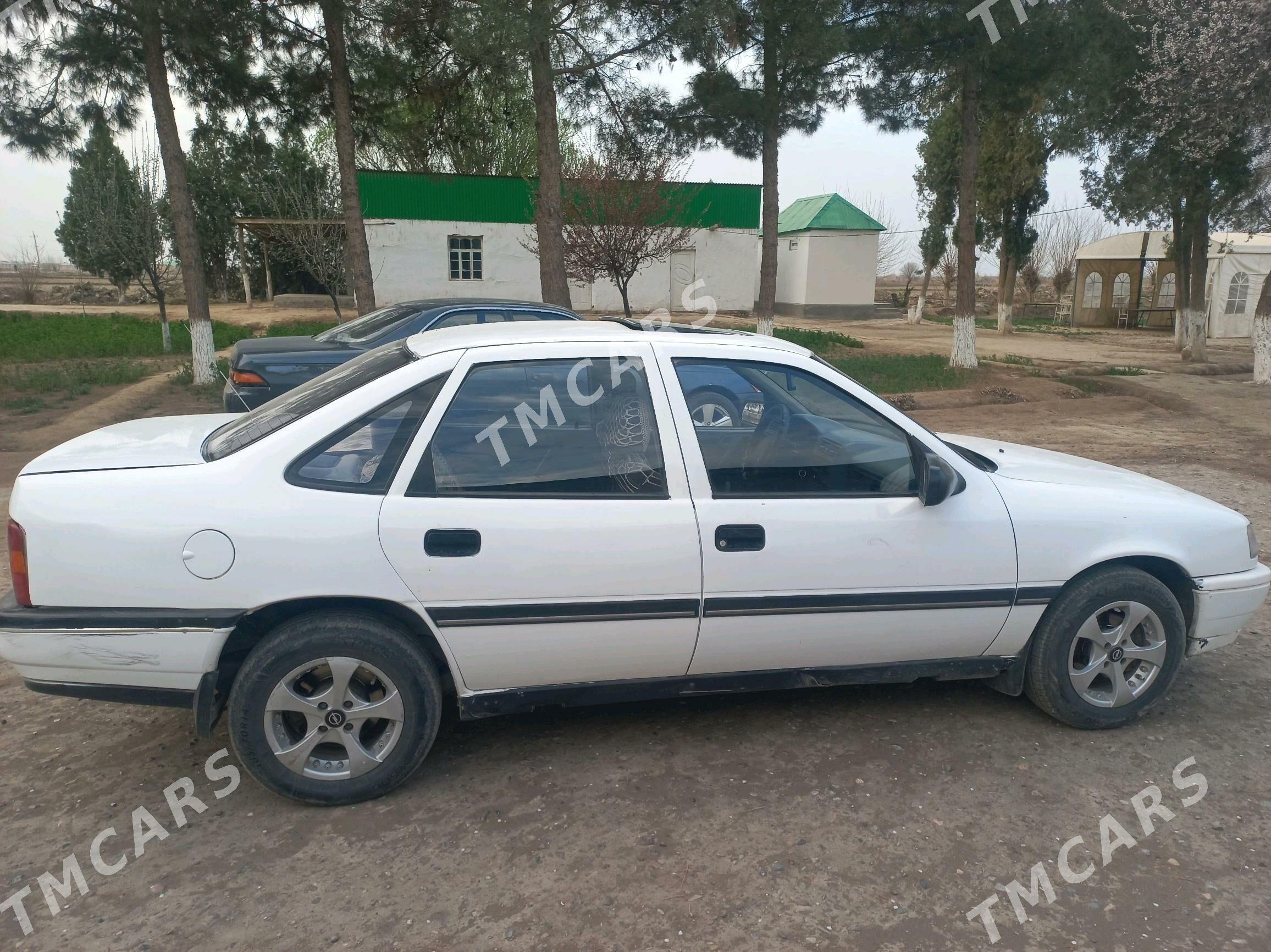 Opel Vectra 1989 - 40 000 TMT - Дянев - img 4