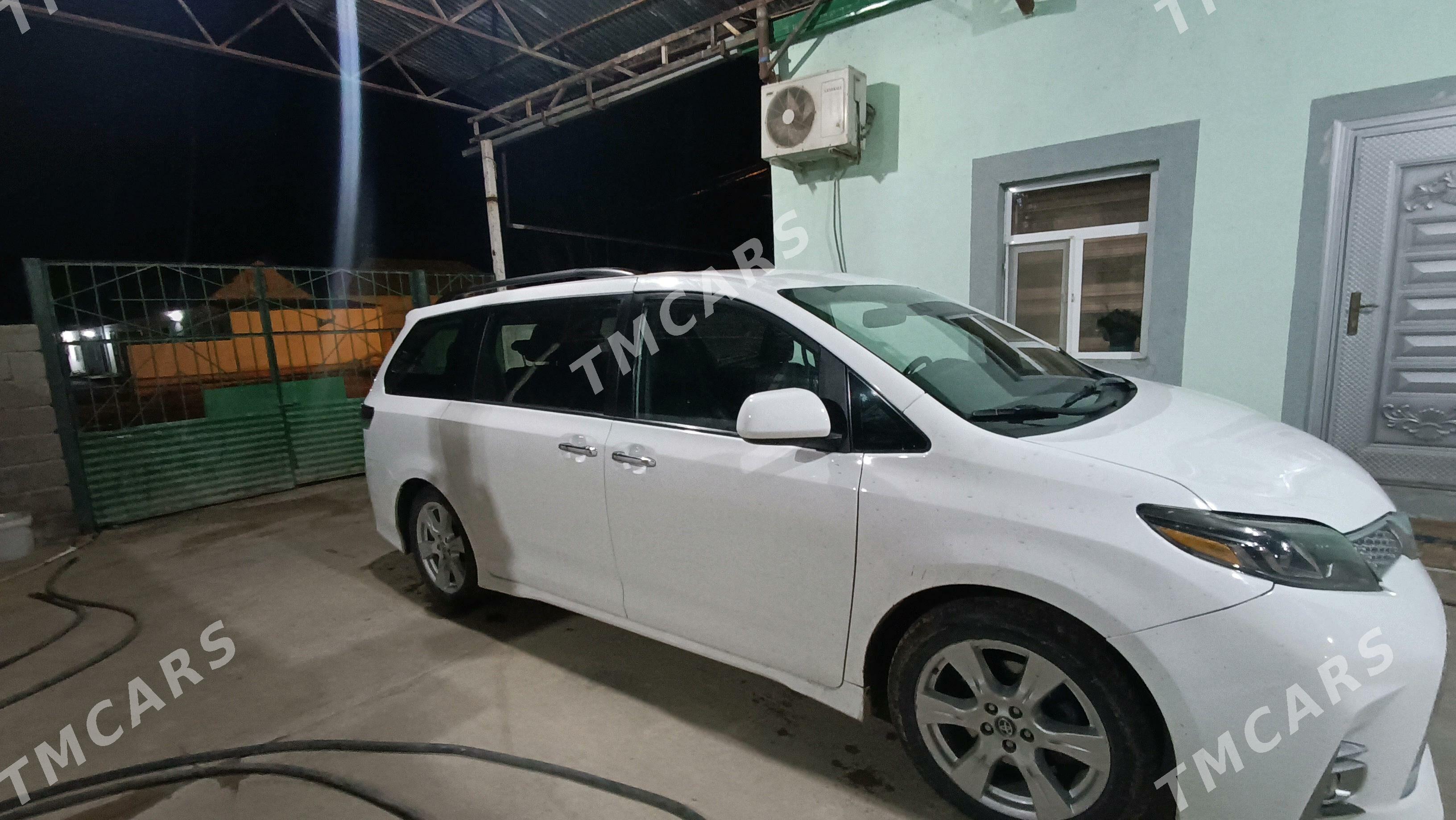 Toyota Sienna 2018 - 340 000 TMT - Aşgabat - img 2