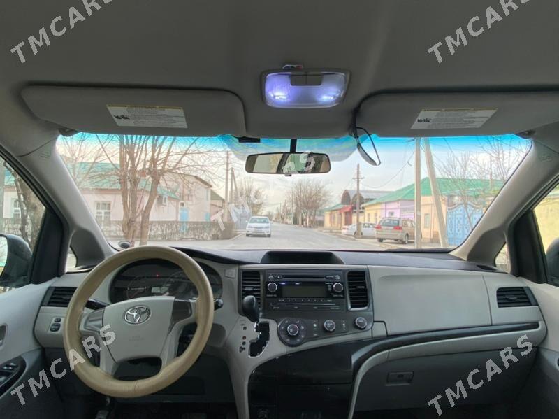 Toyota Sienna 2012 - 330 000 TMT - Täze zaman - img 1