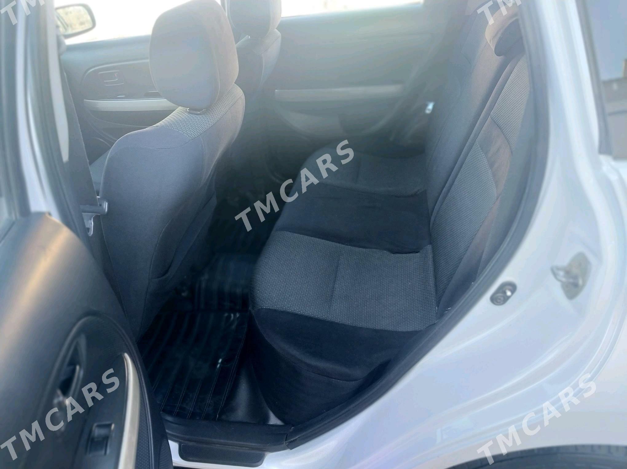 Toyota Yaris 2006 - 110 000 TMT - Büzmeýin - img 3