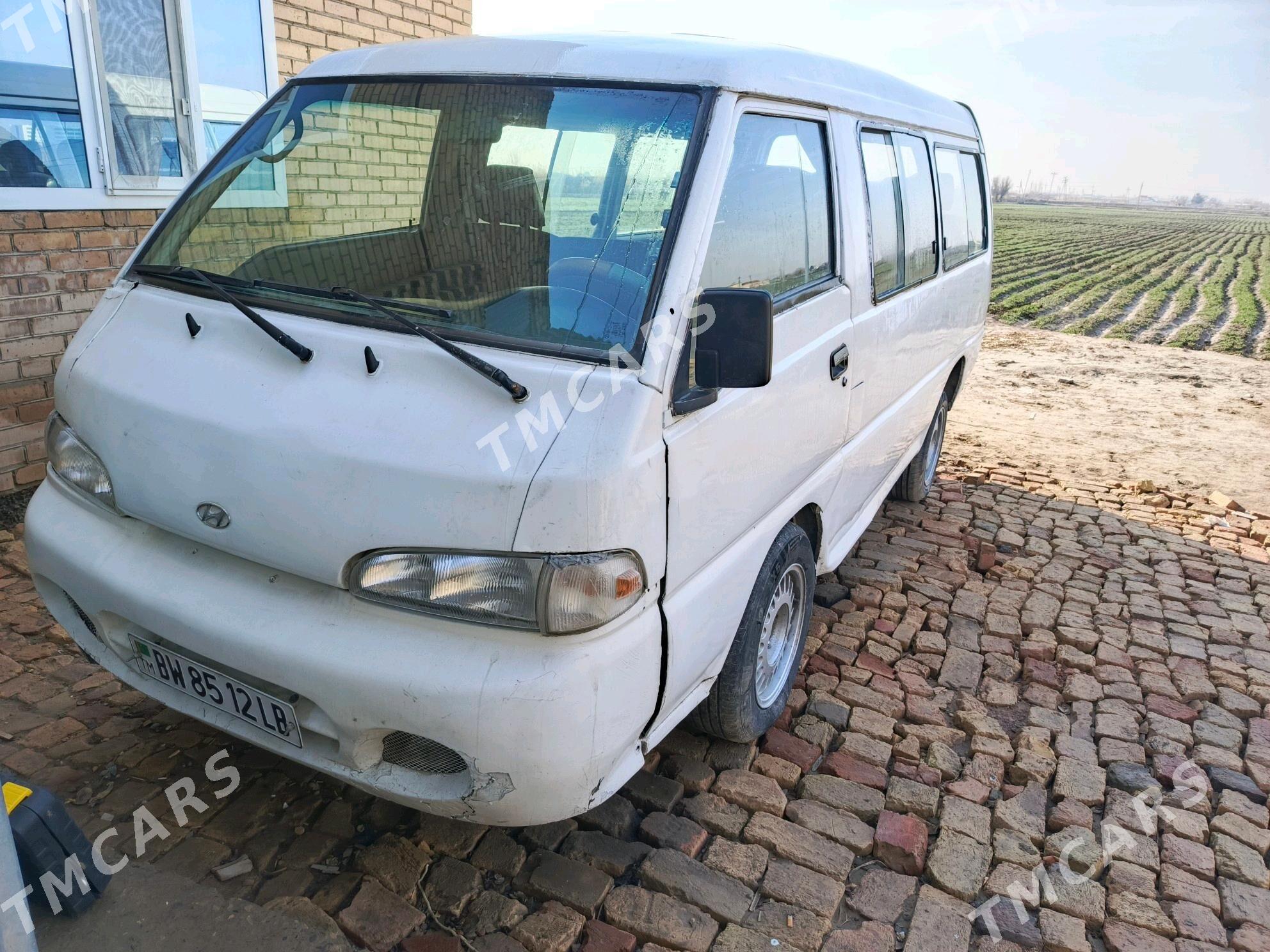 Toyota Hiace 2002 - 70 000 TMT - Туркменабат - img 2