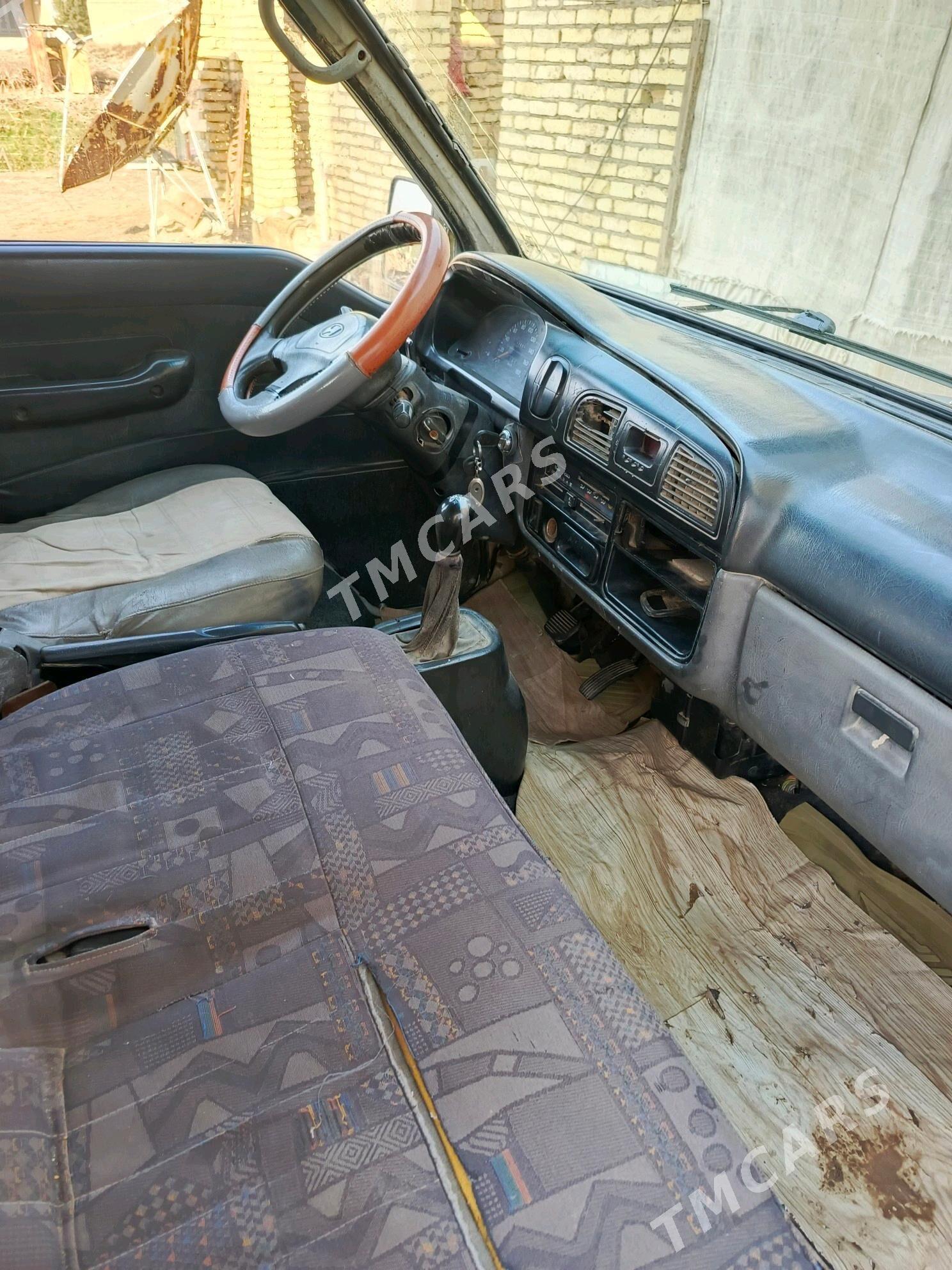 Toyota Hiace 2002 - 70 000 TMT - Туркменабат - img 5