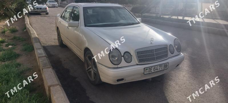 Mercedes-Benz E320 1996 - 63 000 TMT - Türkmenbaşy - img 2