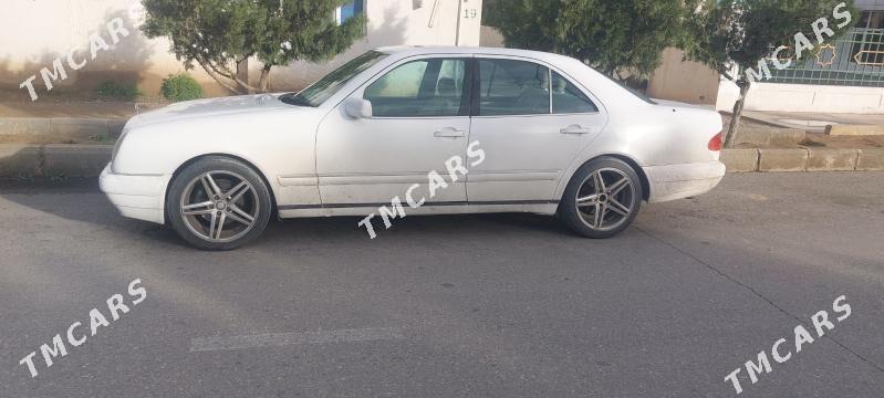 Mercedes-Benz E320 1996 - 63 000 TMT - Türkmenbaşy - img 3