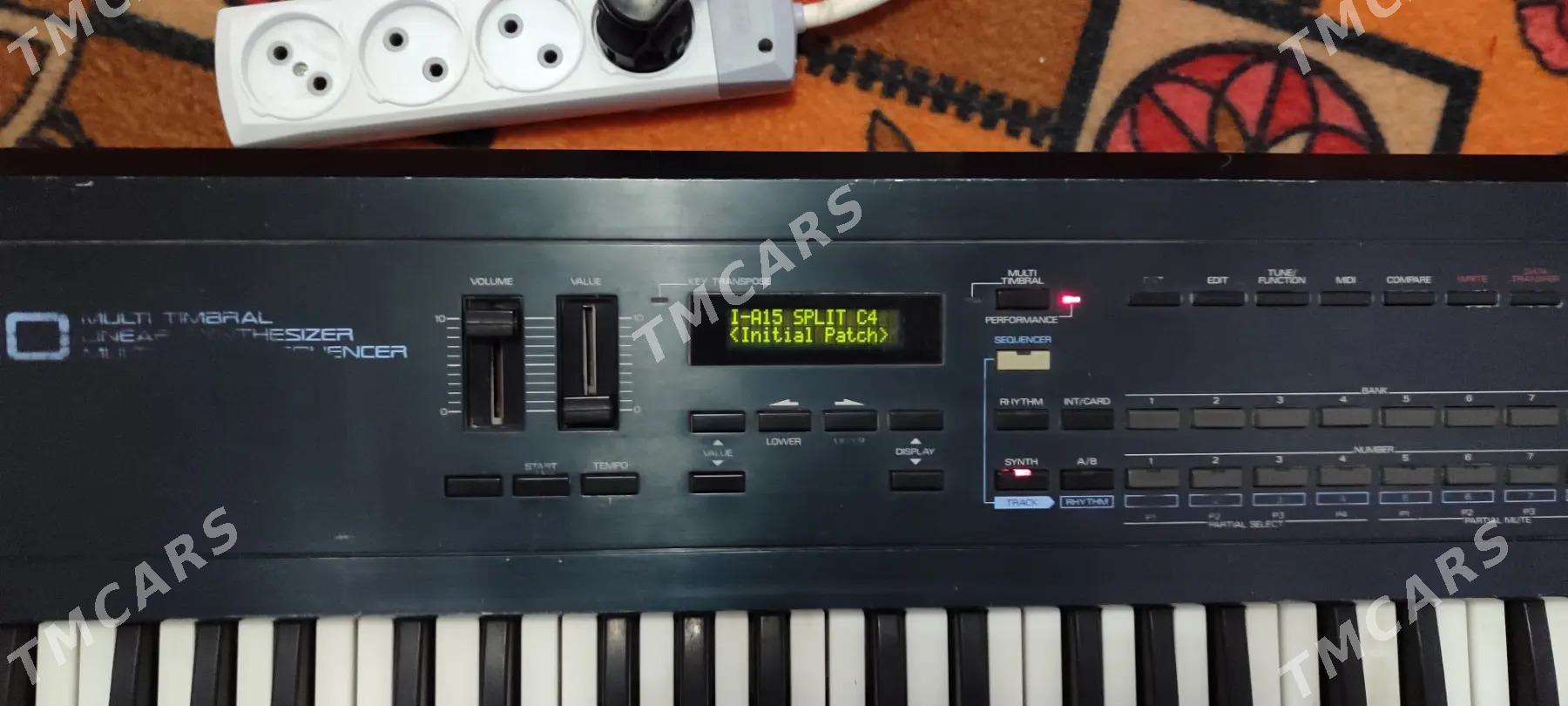 ROLAND D 20 - Ёлётен - img 2