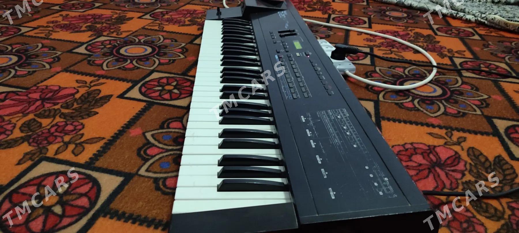 ROLAND D 20 - Ёлётен - img 8