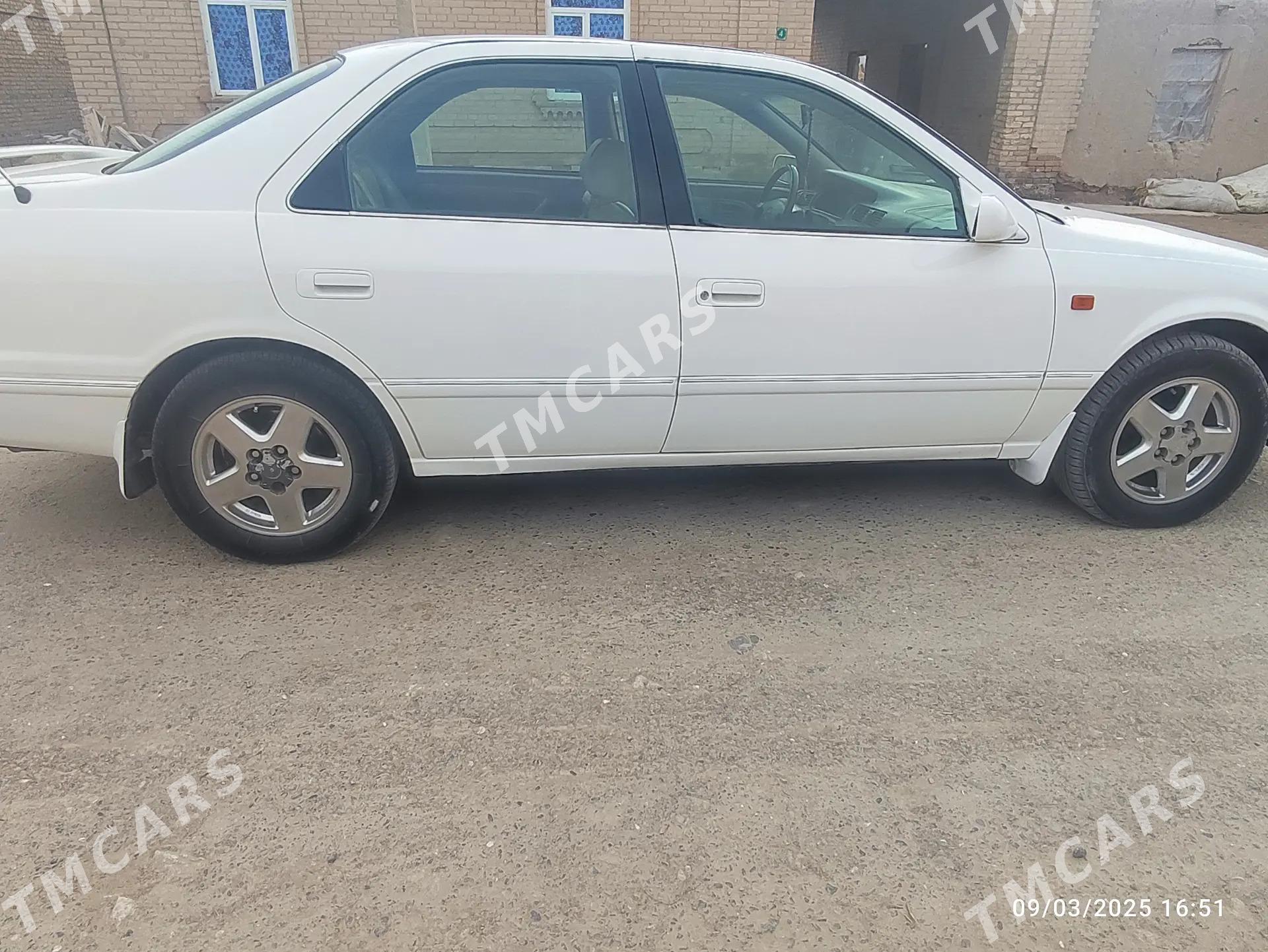 Toyota Camry 2000 - 135 000 TMT - Çärjew - img 5
