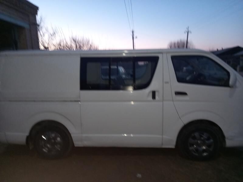 Toyota Hiace 2006 - 165 000 TMT - Halaç - img 3