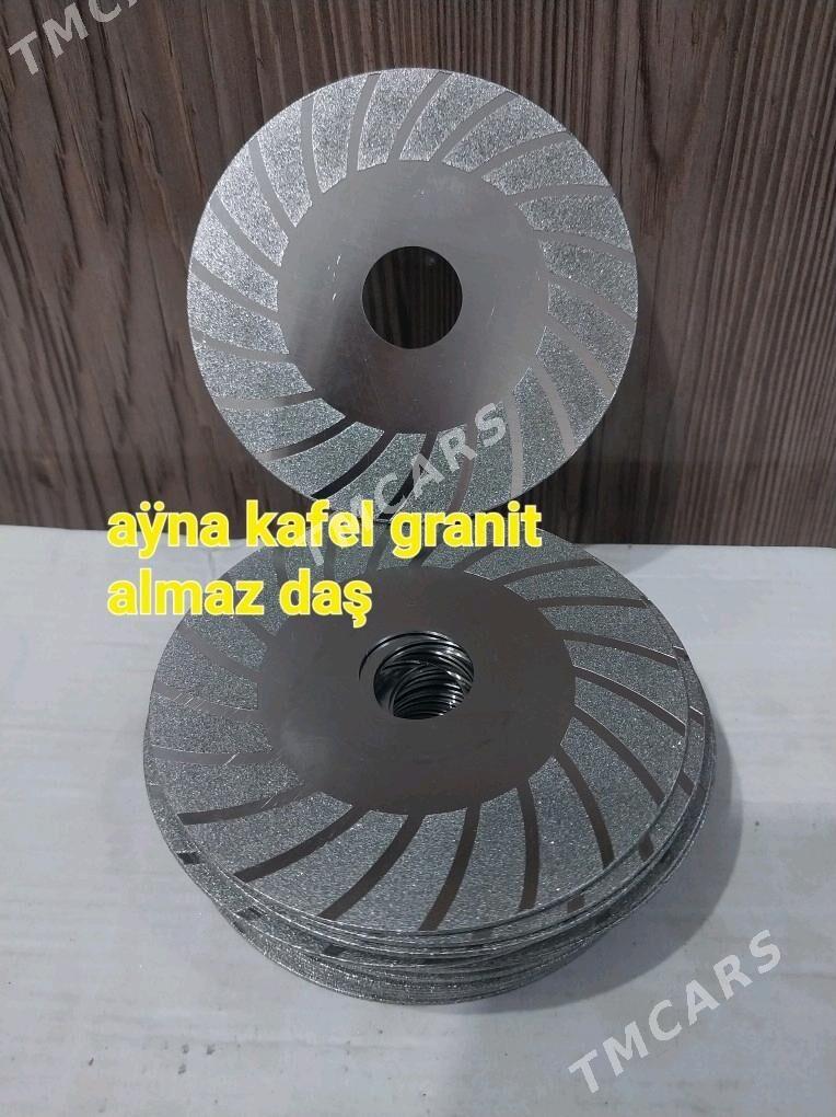 kafel we ayna daş almaz - Mary - img 1