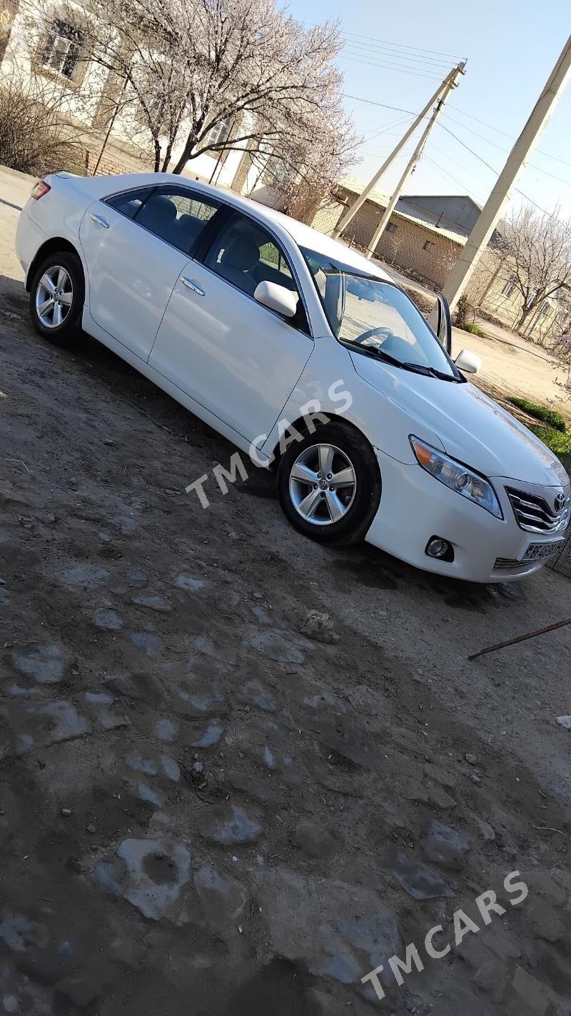 Toyota Camry 2010 - 140 000 TMT - Халач - img 4