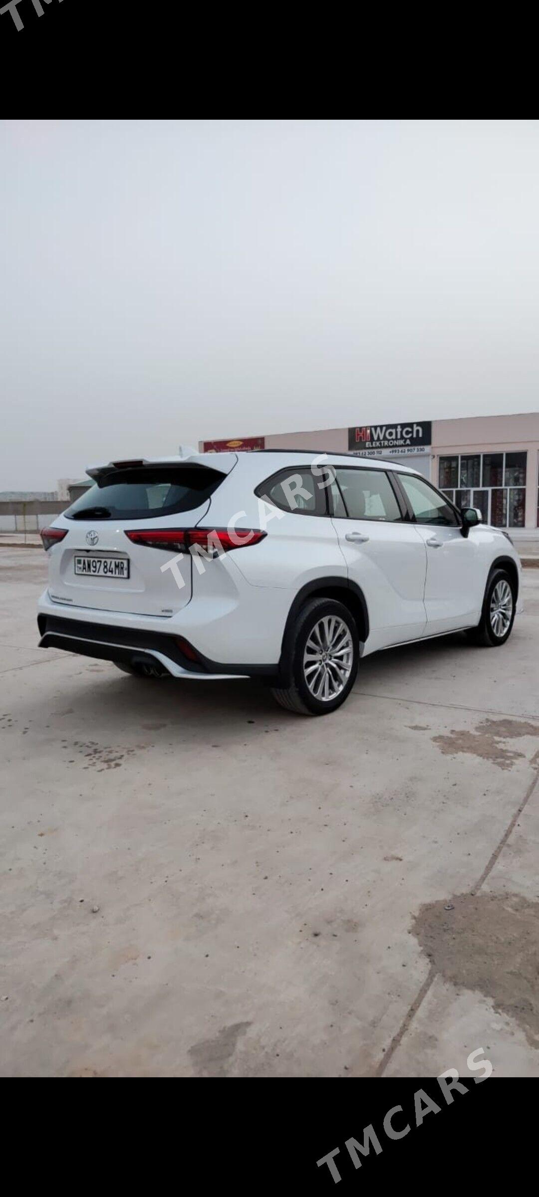 Toyota Highlander 2022 - 570 000 TMT - Baýramaly - img 4