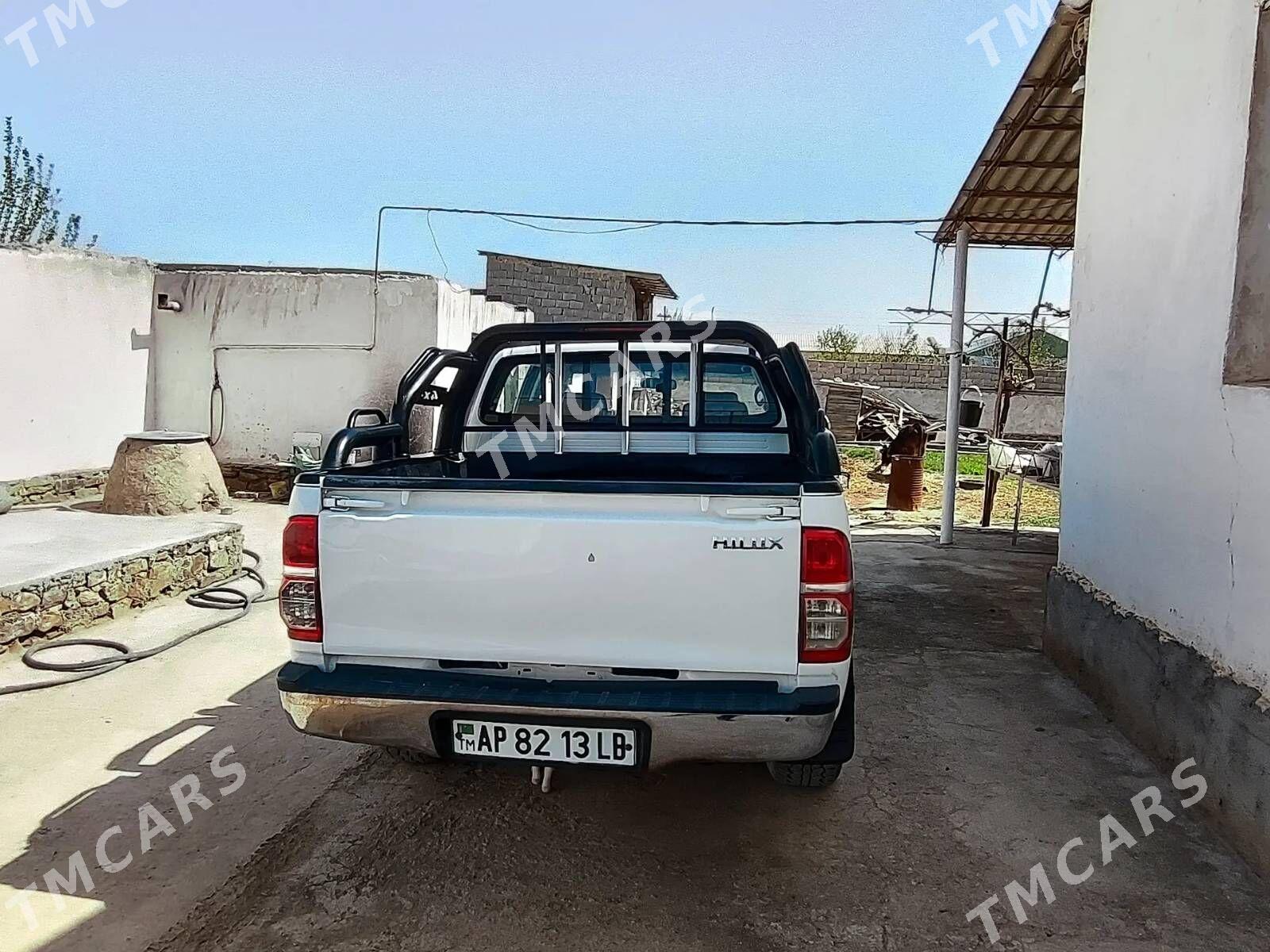 Toyota Hilux 2013 - 330 000 TMT - Köýtendag - img 3