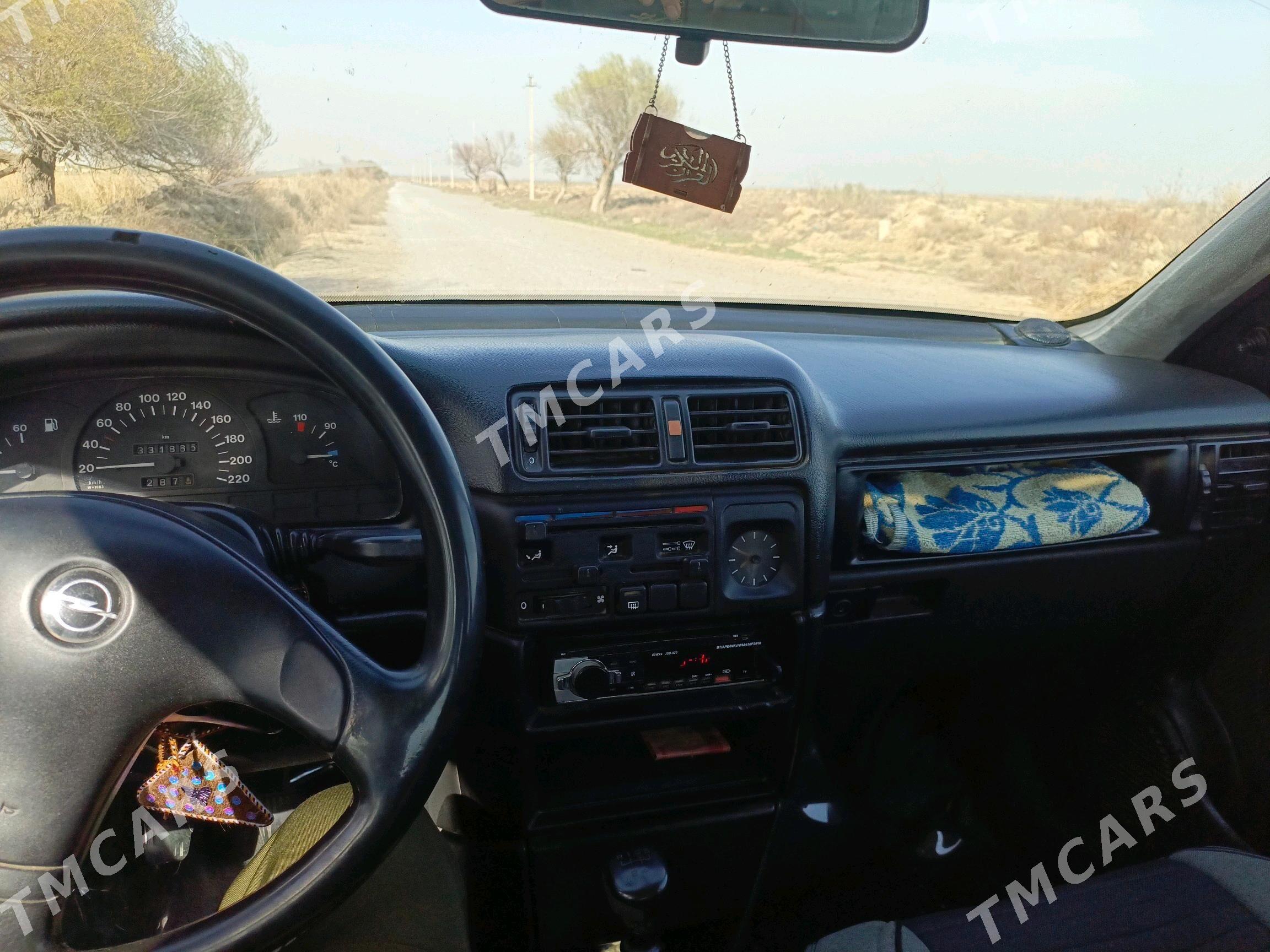 Opel Vectra 1995 - 40 000 TMT - Bäherden - img 3