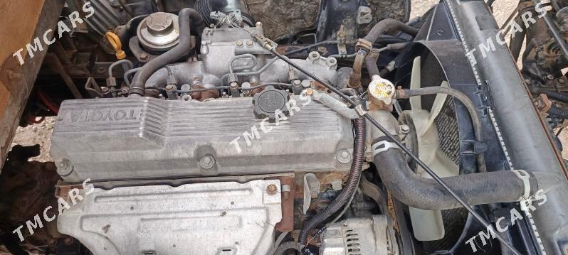 Mitsubishi Canter 2001 - 185 000 TMT - Балканабат - img 7