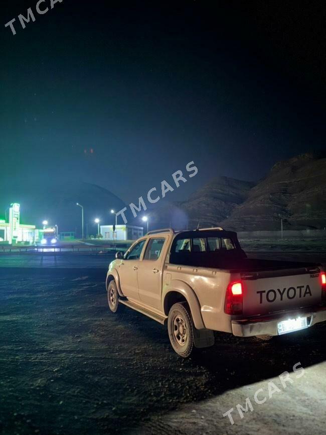 Toyota Hilux 2009 - 250 000 TMT - Türkmenbaşy - img 4