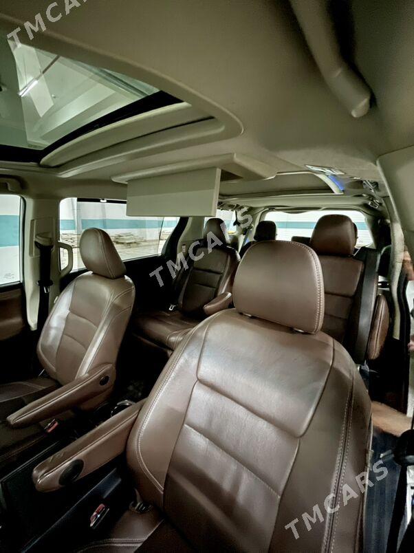 Toyota Sienna 2019 - 625 000 TMT - Aşgabat - img 9