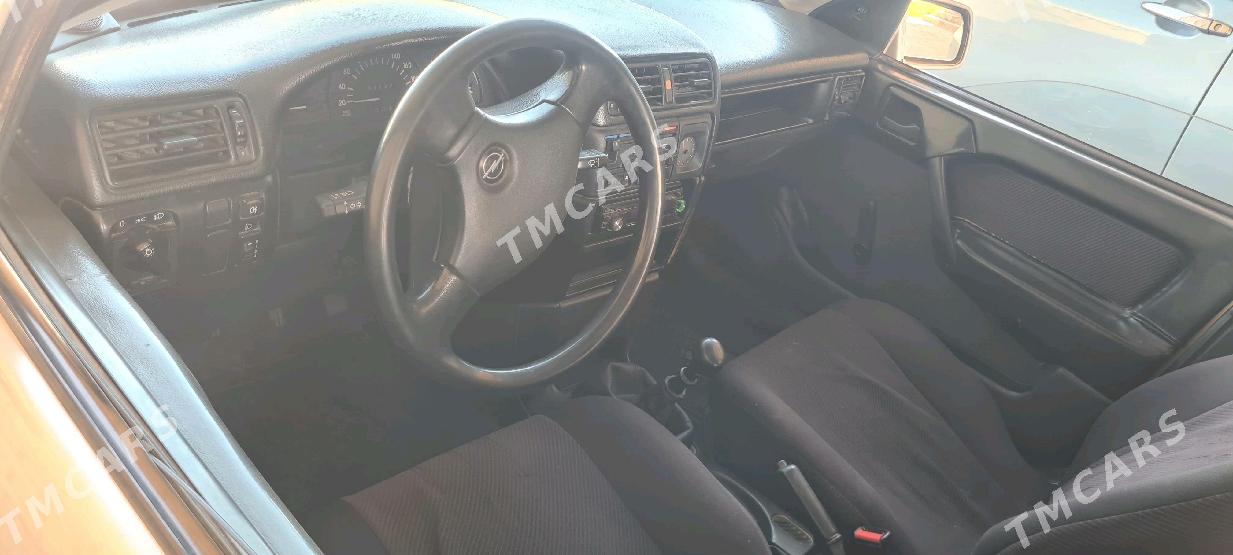 Opel Vectra 1992 - 44 000 TMT - Sakarçäge - img 1