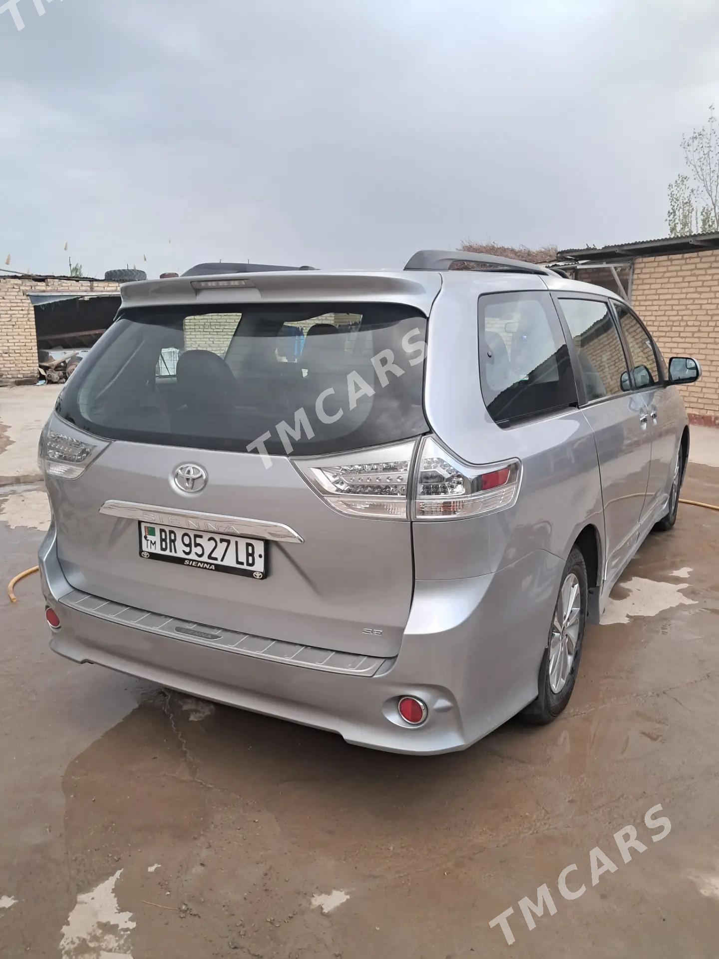 Toyota Sienna 2018 - 410 000 TMT - Туркменабат - img 2