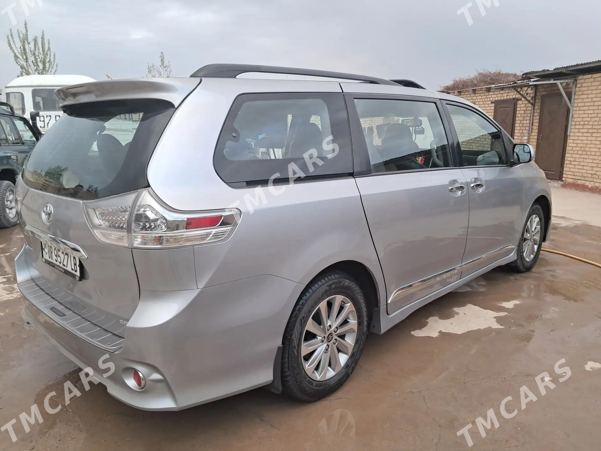 Toyota Sienna 2018 - 410 000 TMT - Туркменабат - img 5