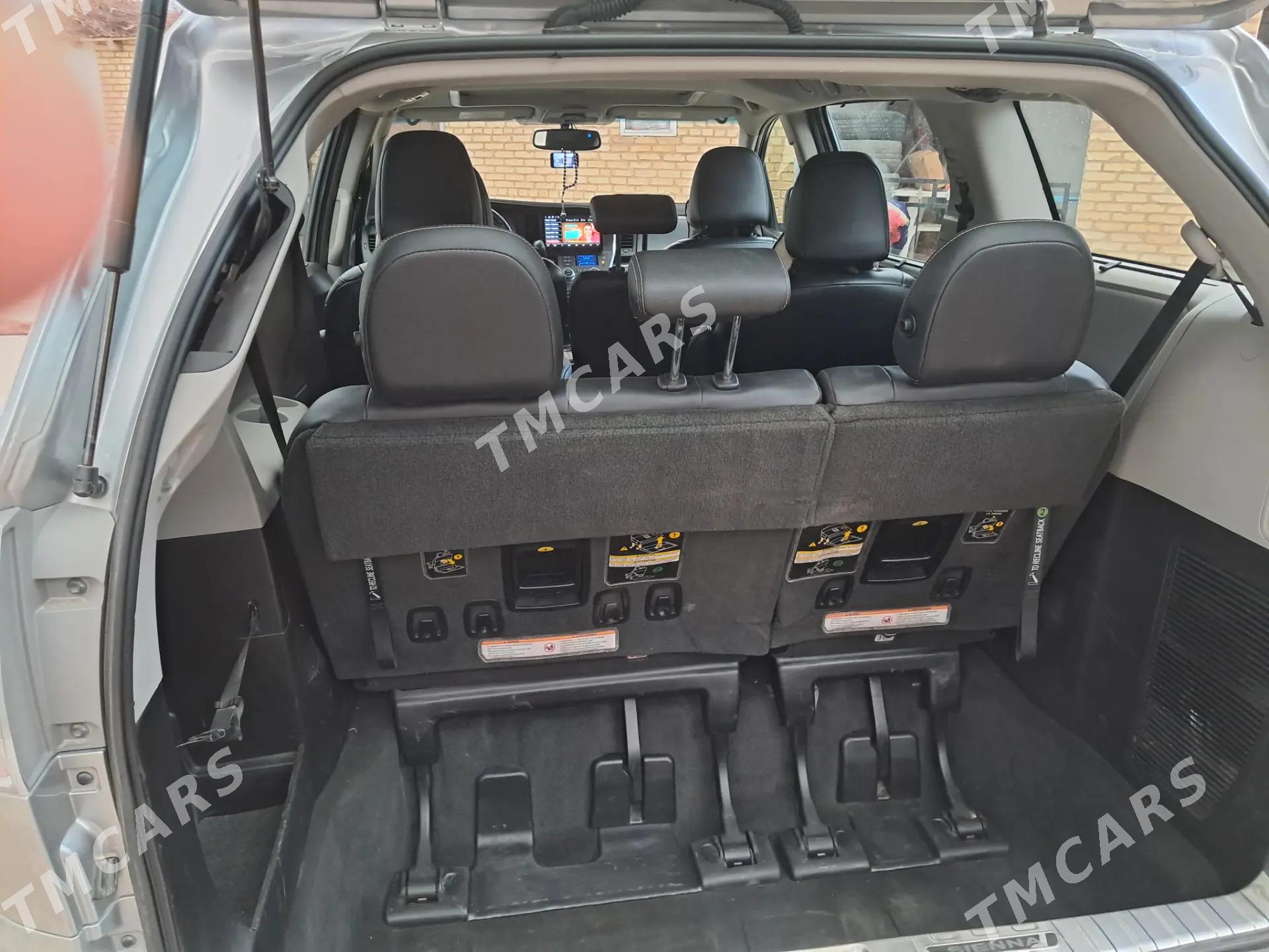 Toyota Sienna 2018 - 410 000 TMT - Туркменабат - img 4