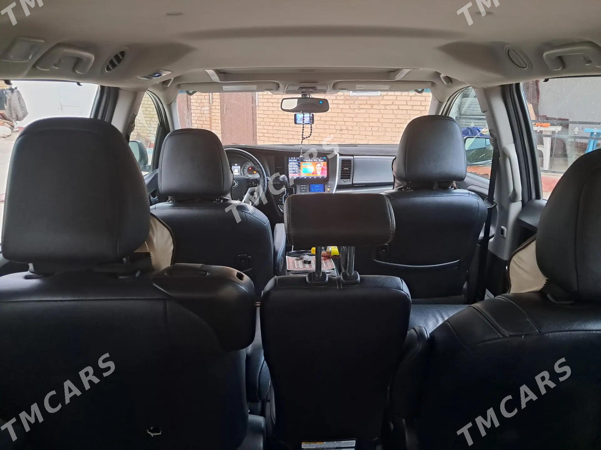 Toyota Sienna 2018 - 410 000 TMT - Туркменабат - img 9