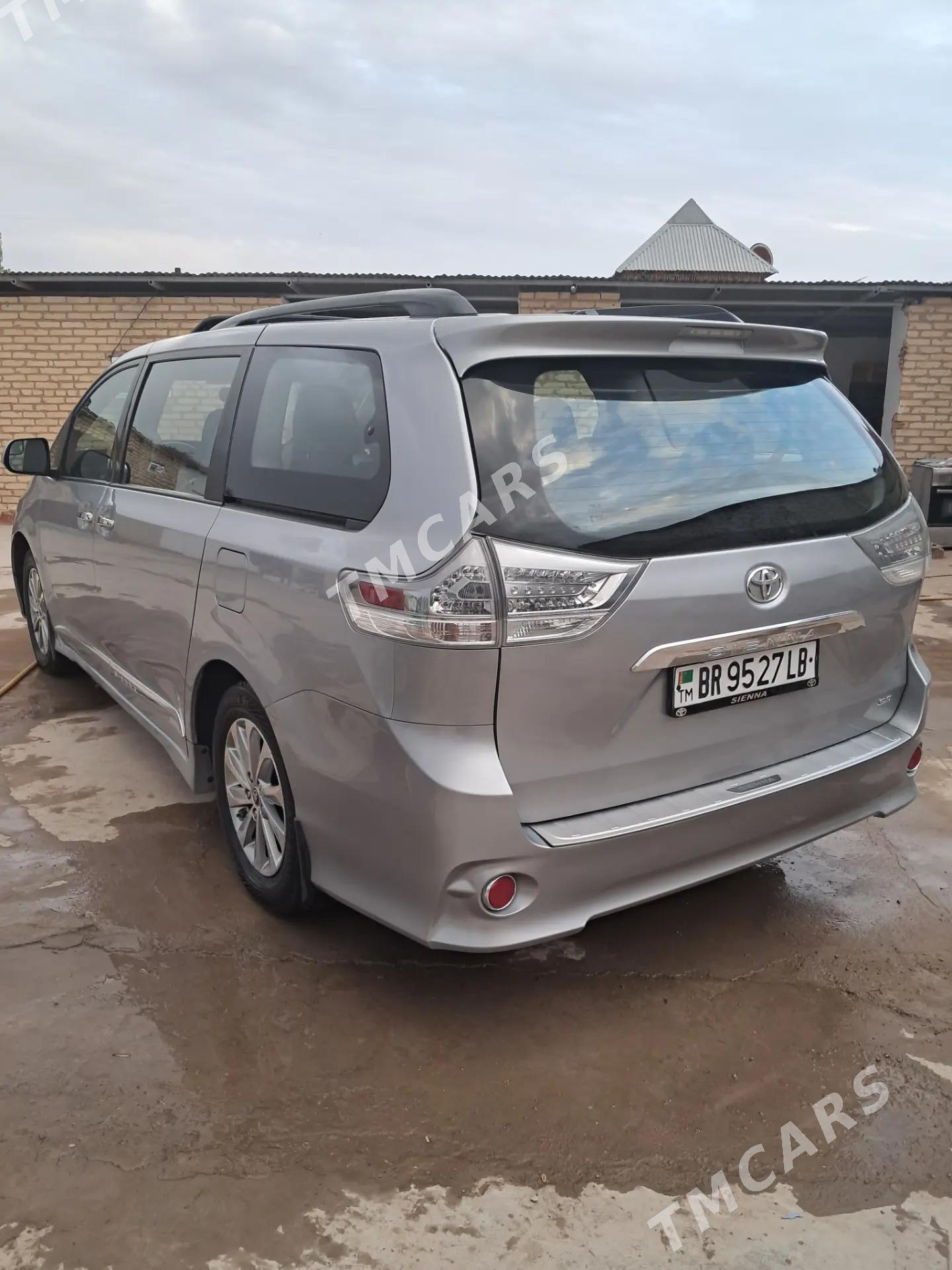 Toyota Sienna 2018 - 410 000 TMT - Туркменабат - img 10