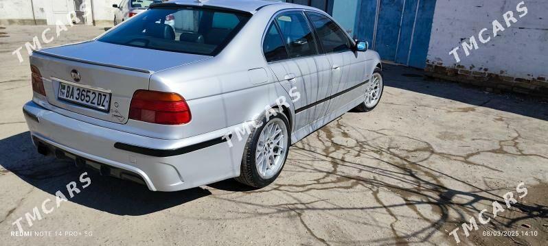 BMW E39 2000 - 120 000 TMT - Дашогуз - img 3