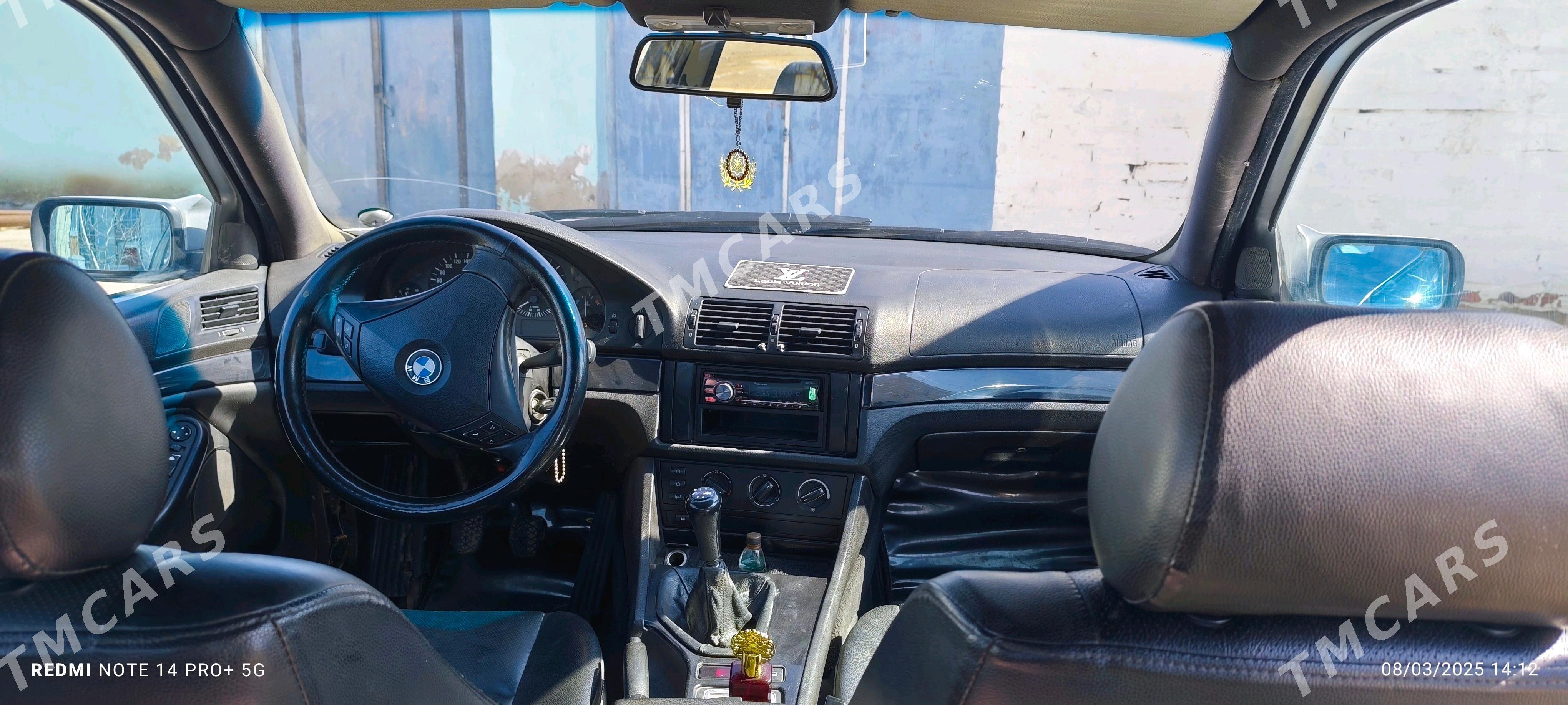 BMW E39 2000 - 120 000 TMT - Дашогуз - img 5