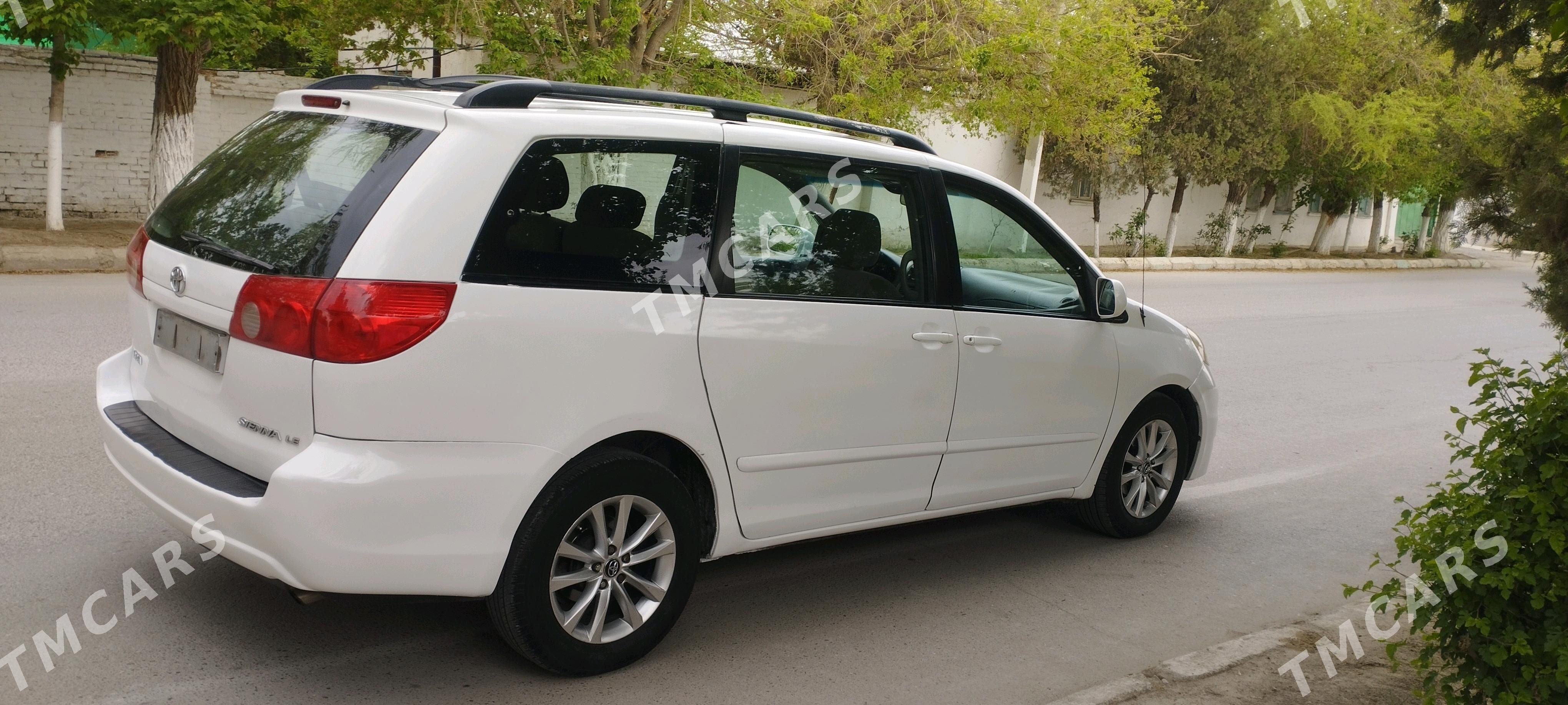 Toyota Sienna 2009 - 185 000 TMT - Bäherden - img 3
