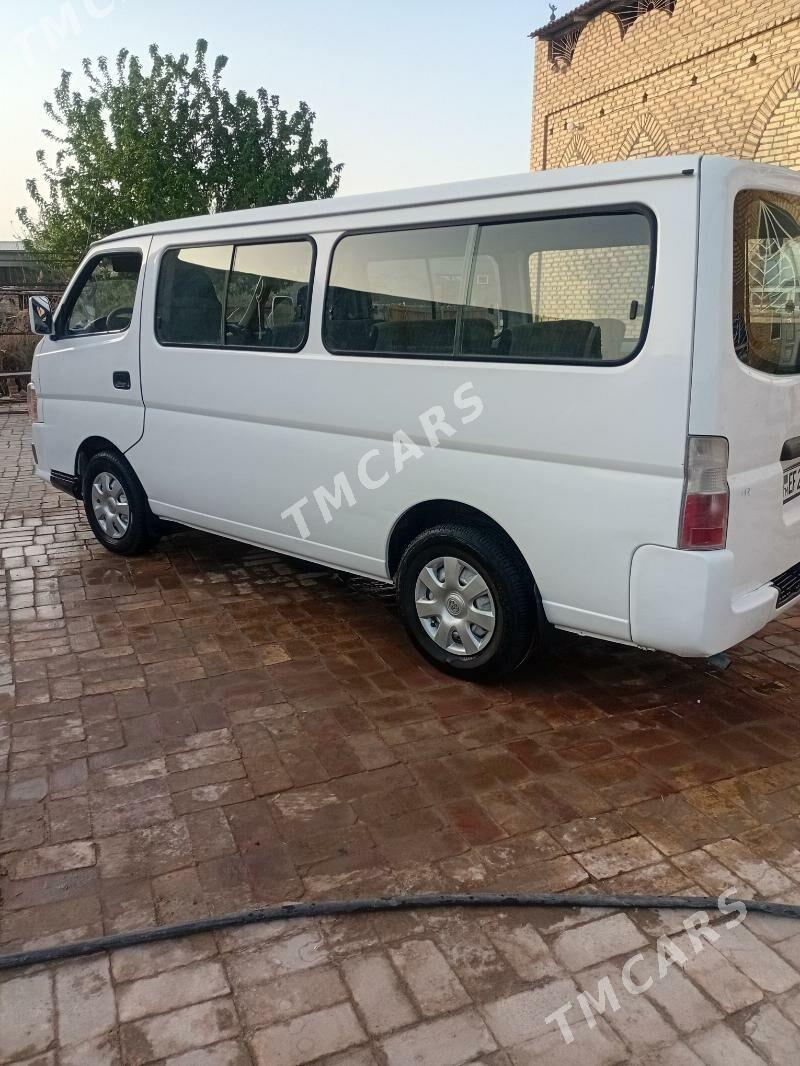 Nissan Urvan 2009 - 140 000 TMT - Мары - img 2