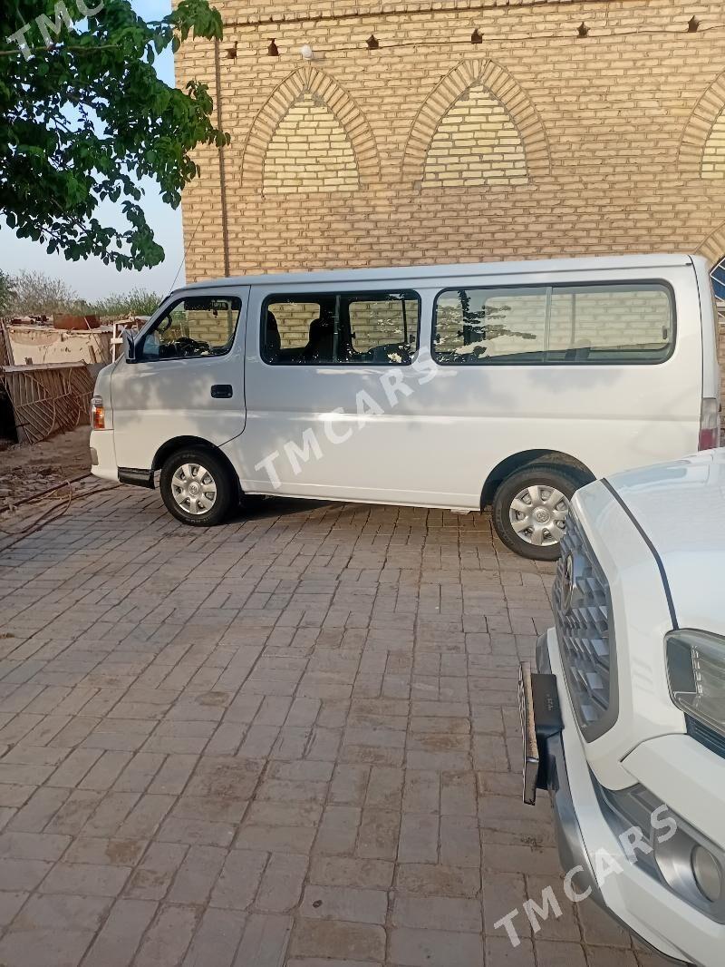 Nissan Urvan 2009 - 140 000 TMT - Мары - img 9