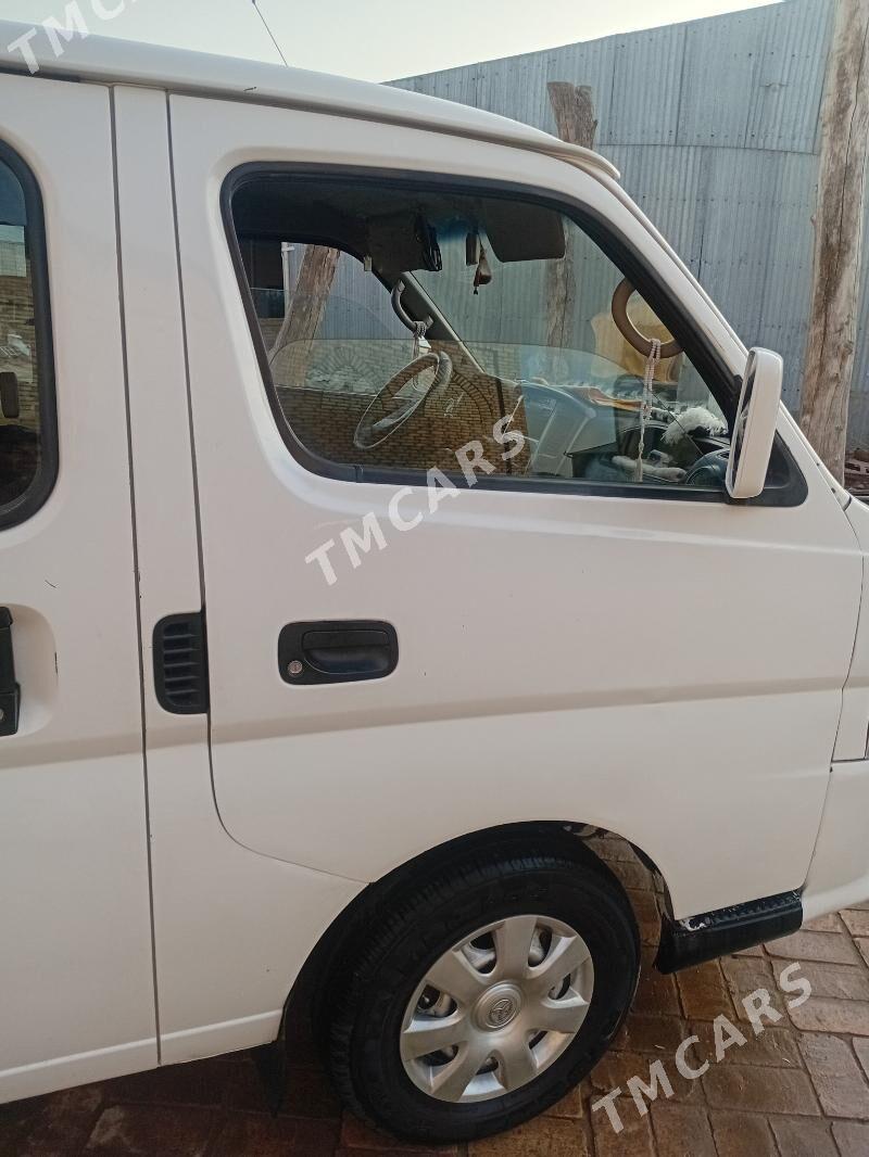 Nissan Urvan 2009 - 140 000 TMT - Мары - img 10