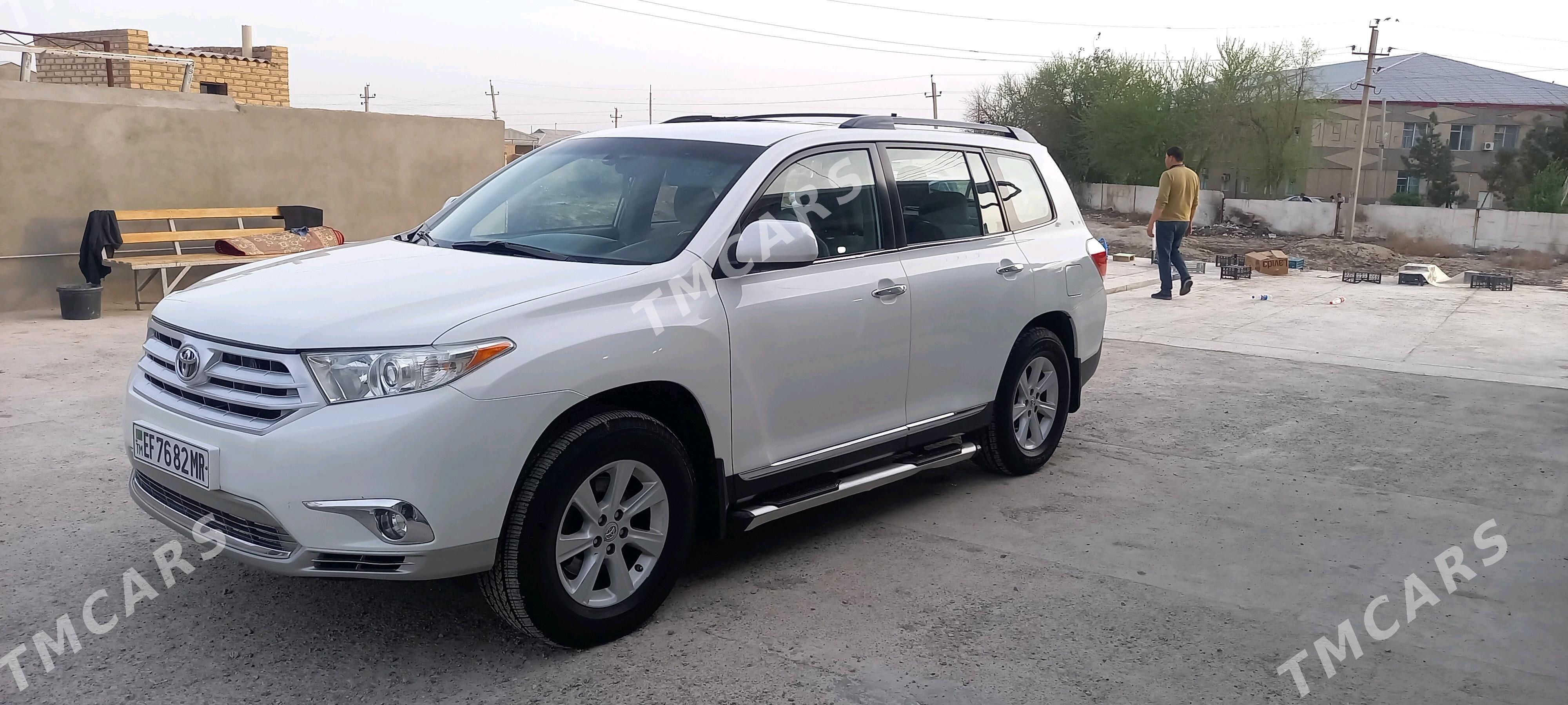 Toyota Highlander 2012 - 300 000 TMT - Ёлётен - img 2