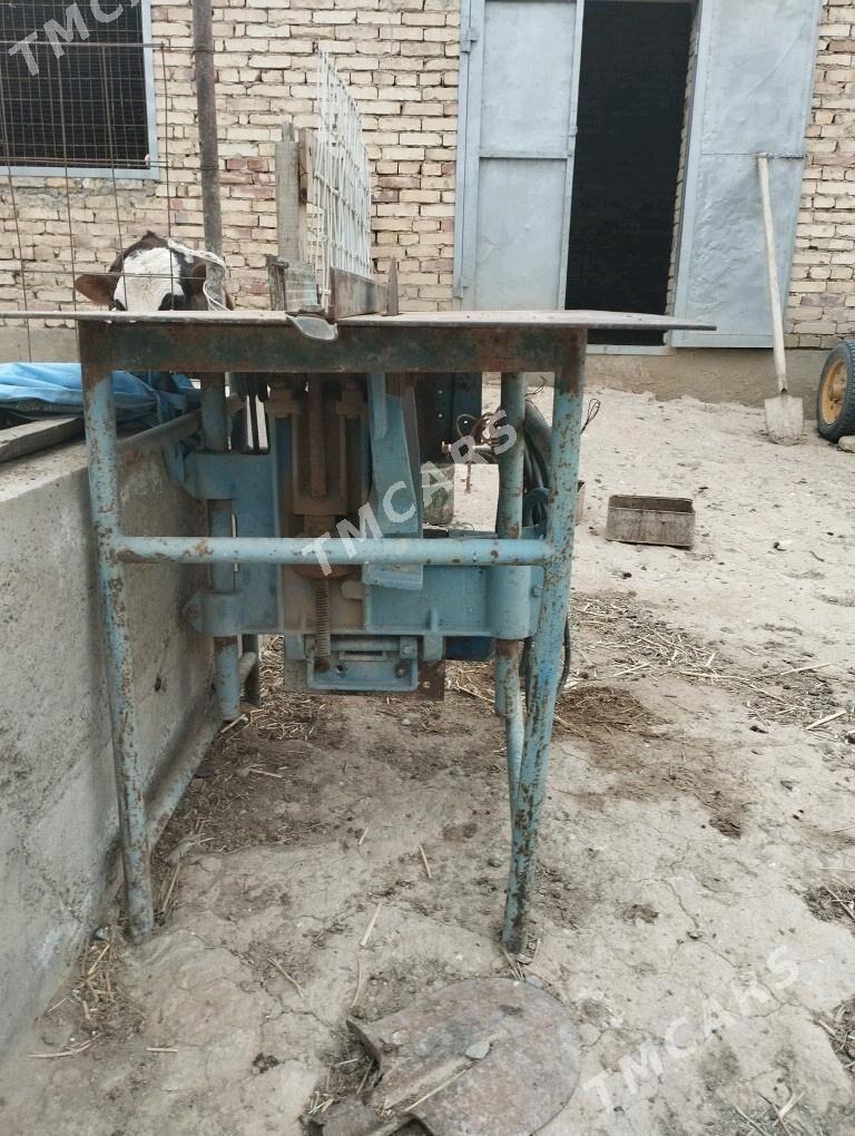 Ağaç kesyan stanok - Gyzylarbat - img 2
