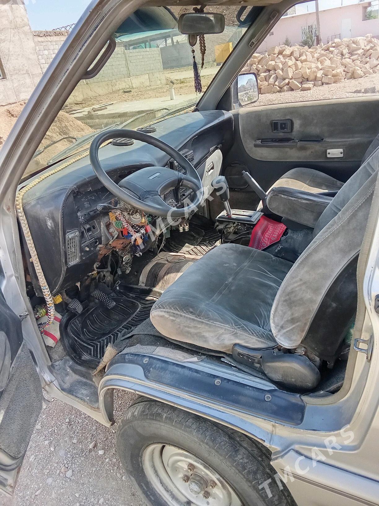 Toyota Hiace 1990 - 23 000 TMT - Balkanabat - img 3