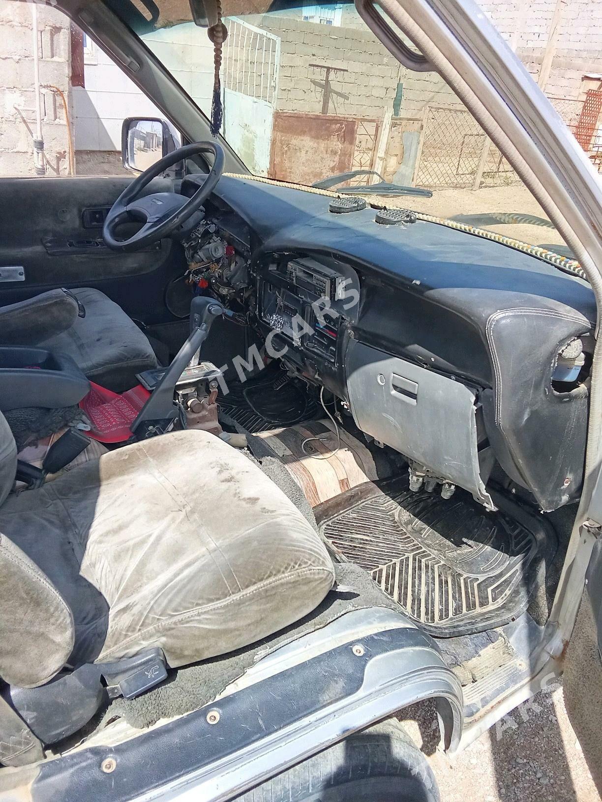 Toyota Hiace 1990 - 23 000 TMT - Balkanabat - img 4