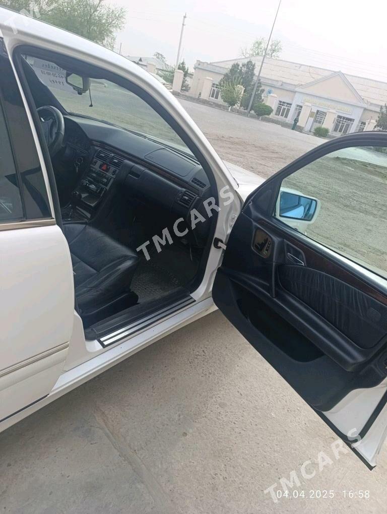 Mercedes-Benz E320 1998 - 90 000 TMT - Türkmenabat - img 7
