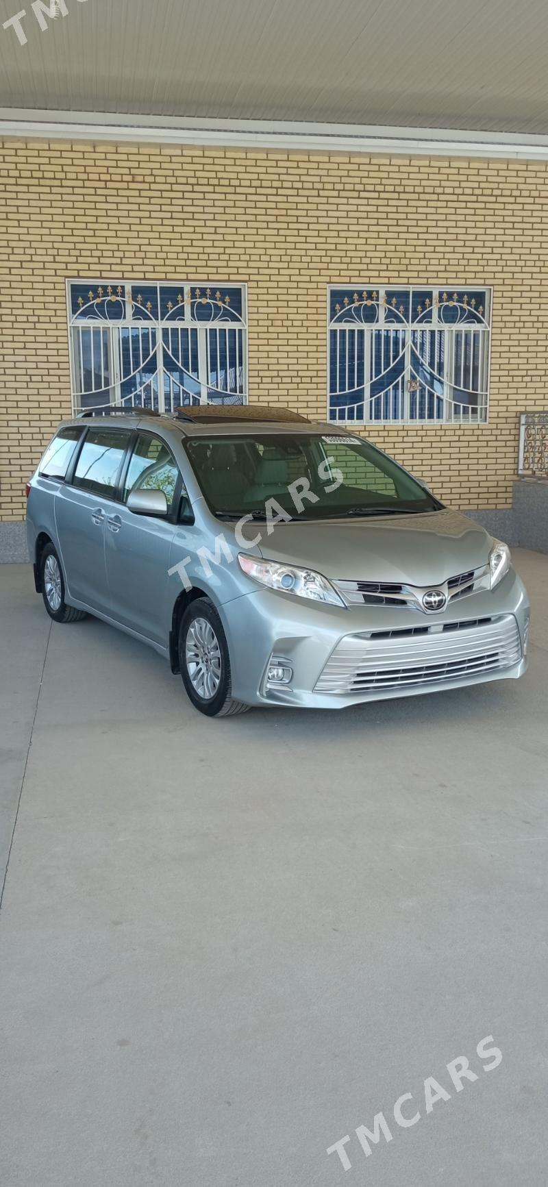 Toyota Sienna 2019 - 470 000 TMT - Мары - img 3