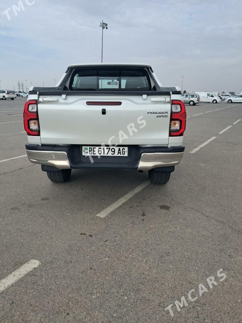 Toyota Hilux 2021 - 578 000 TMT - Ашхабад - img 4