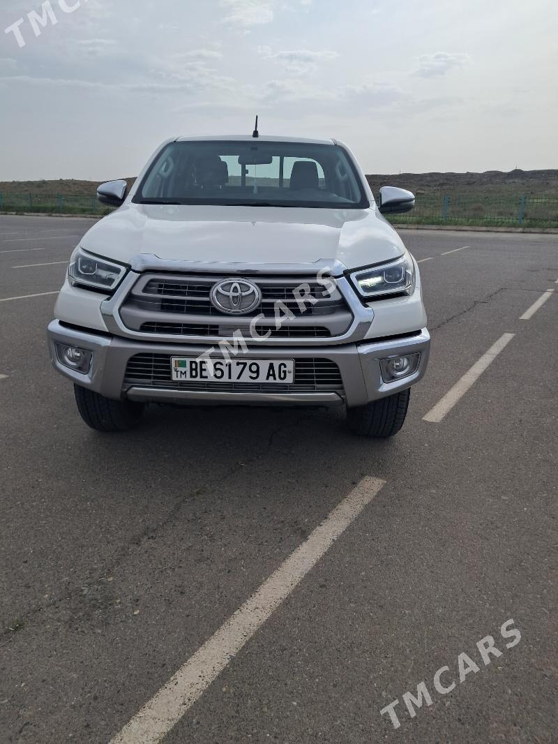 Toyota Hilux 2021 - 578 000 TMT - Ашхабад - img 2