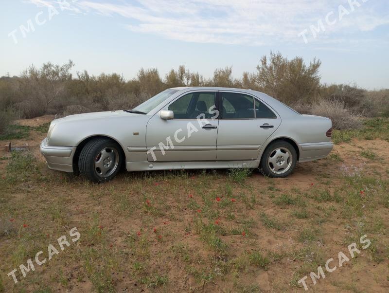 Mercedes-Benz E320 1997 - 90 000 TMT - Байрамали - img 6