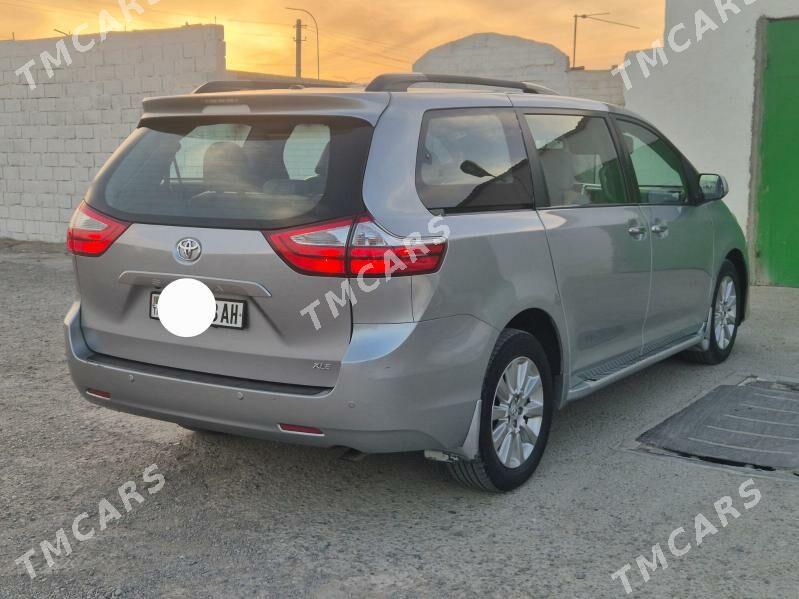 Toyota Sienna 2015 - 328 000 TMT - Гызыларбат - img 2