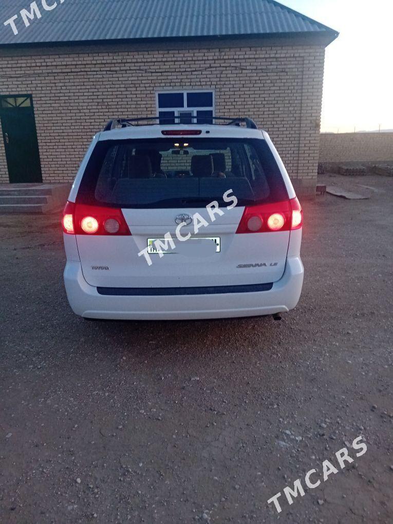 Toyota Sienna 2009 - 260 000 TMT - Берекет - img 4